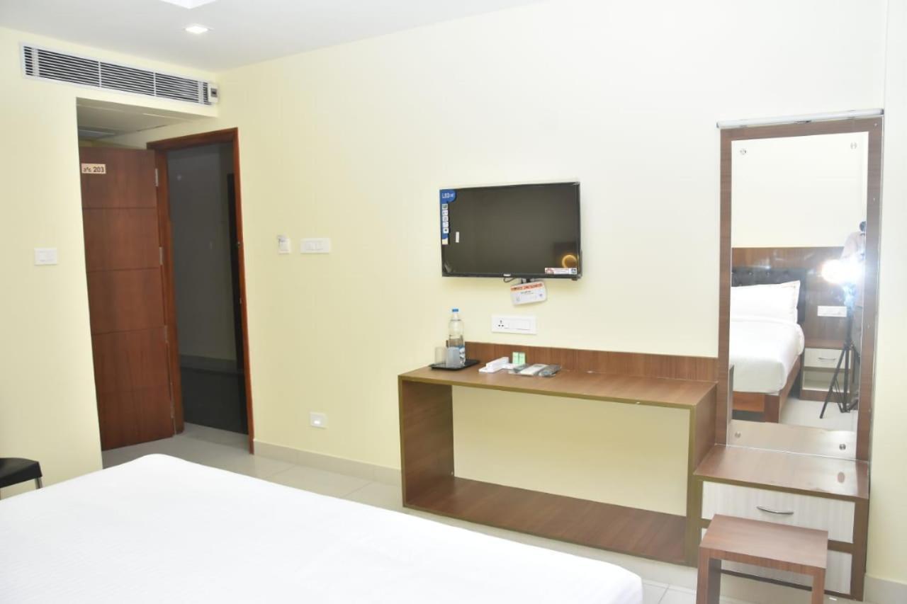 Le Arul Park Hotel Karaikal Eksteriør billede