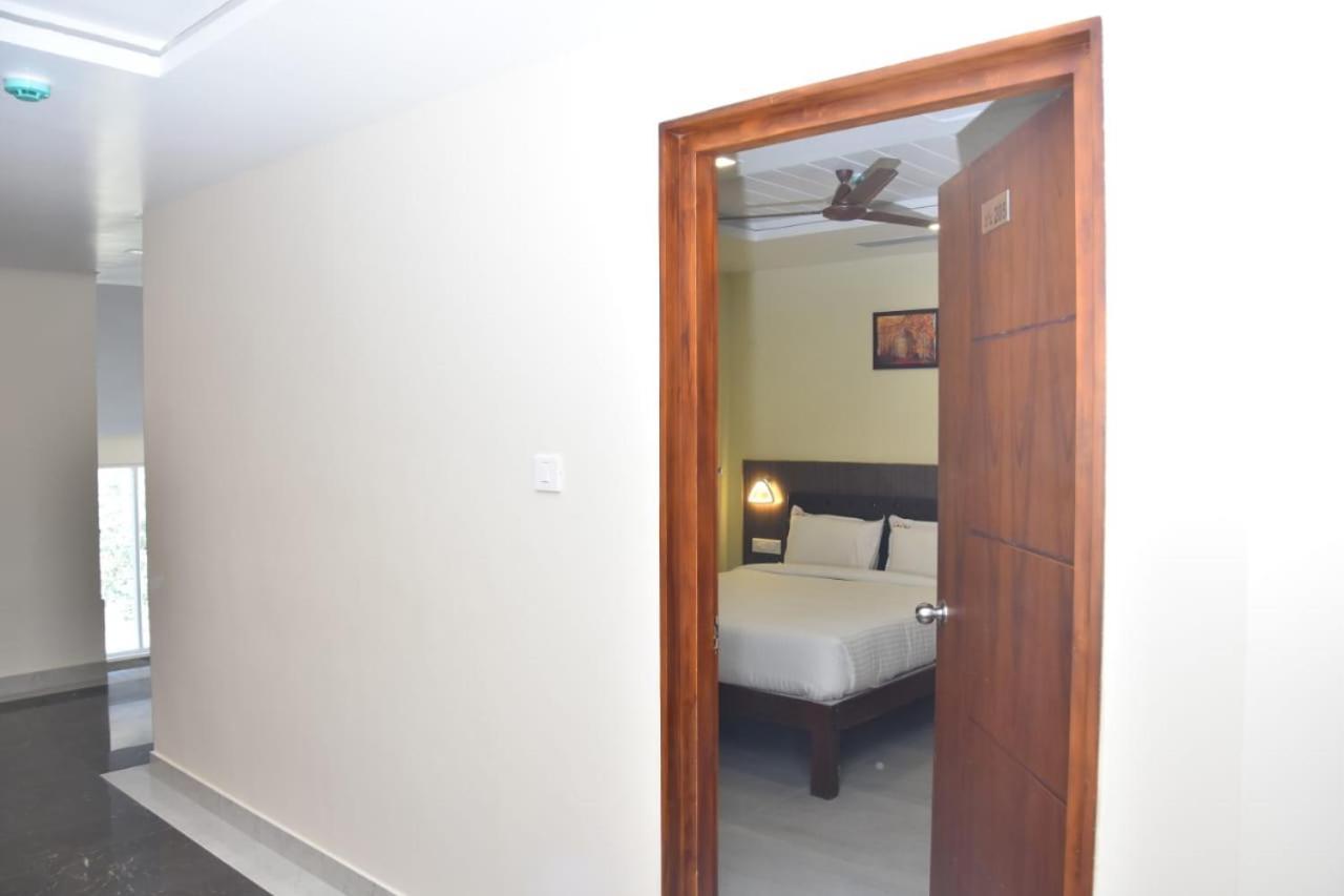 Le Arul Park Hotel Karaikal Eksteriør billede